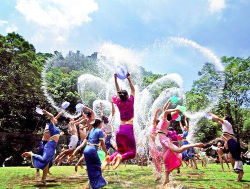 傣族泼水节是几月几号 傣族泼水节的来历和风俗